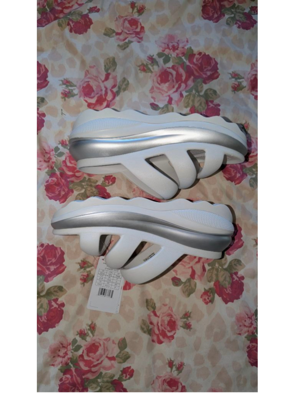 Women's Crocs Mega Crush Metallic Triple Strap Sandals White Silver US 8